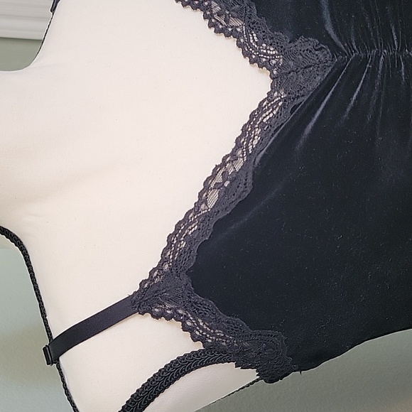 Vintage Apt. 9 Stretch Black Velvet Tank Top in S - Picture 4 of 12